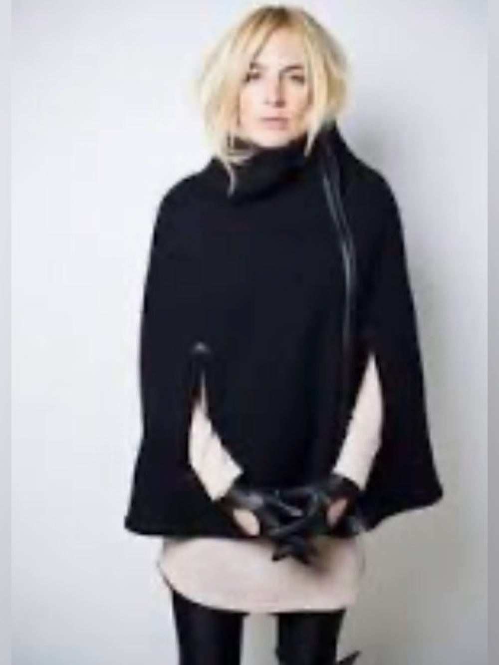 Stunning Smythe Woman’s Black Wool Cape Jacket Poncho Size Large